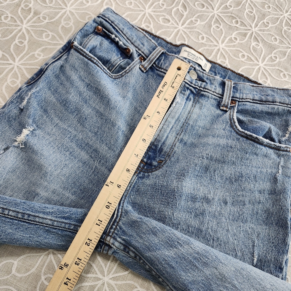 Abercrombie & Fitch 90's Straight  Ultra High Rise Jeans - Picture 13 of 15